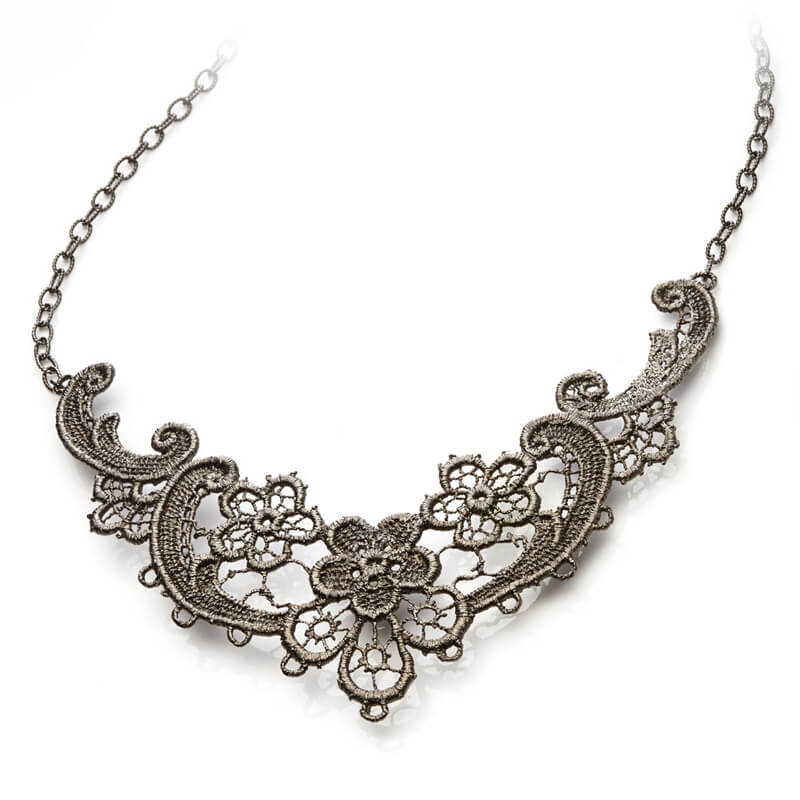 Schmuck 2 Brigitte Adolph Collier im Spitze Design in Schwarz