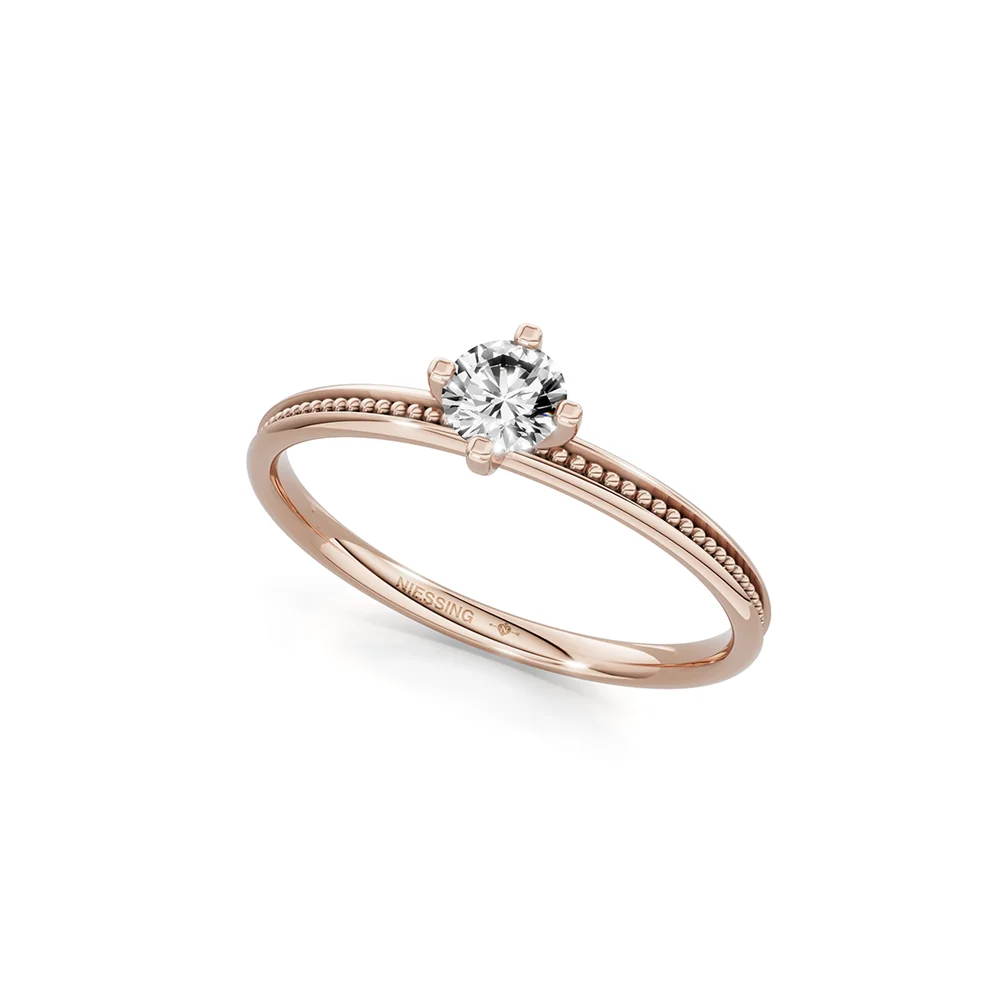Niessing Art Deco Verlobungsring, Modell N401955-1, 8mm, 0.18ct Brillant, Rosewood Gloss. Exklusiv bei EVA Trauringwelten in Hagen. Gefertigt in Deutschland.