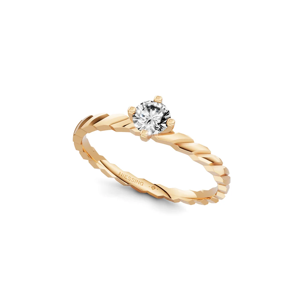 Verlobungsringe Roségold 18 Niessing Woven Love Verlobungsring, Modell N401910, 1.8mm, 0.18ct Brillant, Finerose Gloss. Deutsche Handwerkskunst, erhältlich bei EVA Trauringwelten in Hagen.