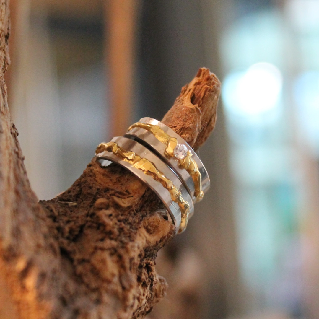 Trauringe Platin 61 Hochwertiger Platinring mit Gelbgold und Diamant, gefertigt bei der Goldschmiede Adam in Hagen.